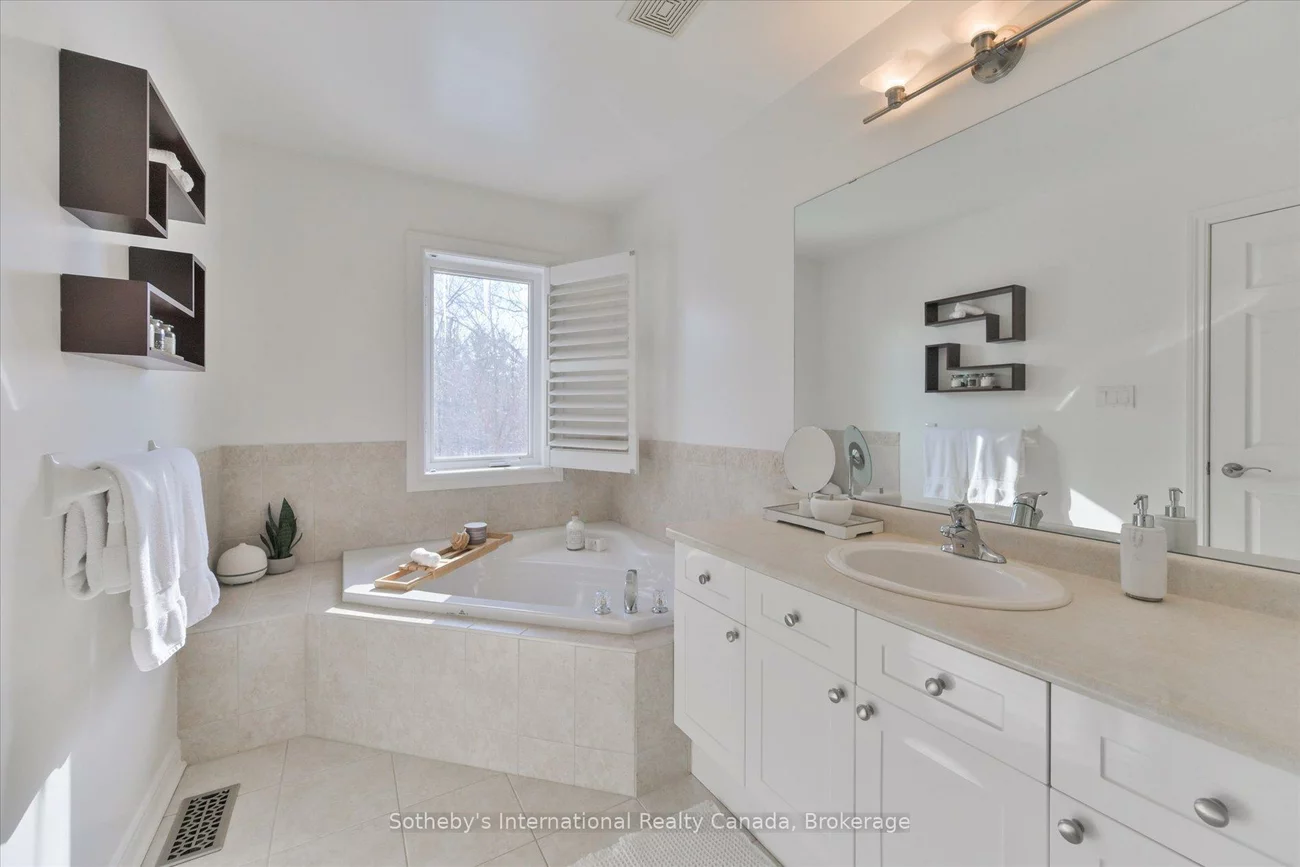 300, Ravineview, 1018 - WC Wedgewood Creek, Oakville