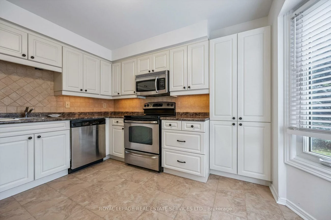 1241, McCraney, 1003 - CP College Park, Oakville