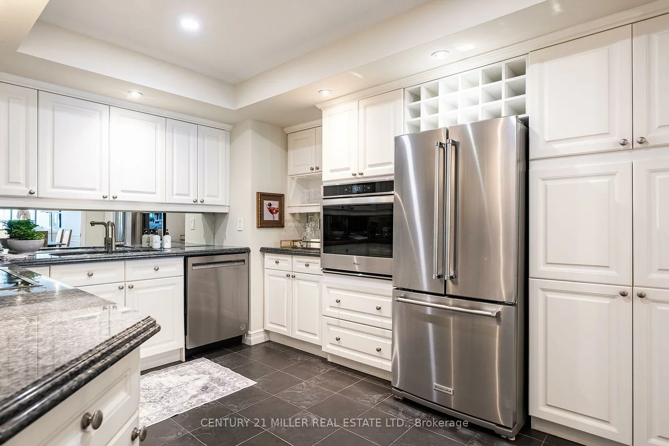 100, Lakeshore, 1013 - OO Old Oakville, Oakville