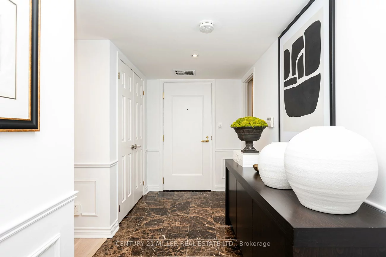 100, Lakeshore, 1013 - OO Old Oakville, Oakville