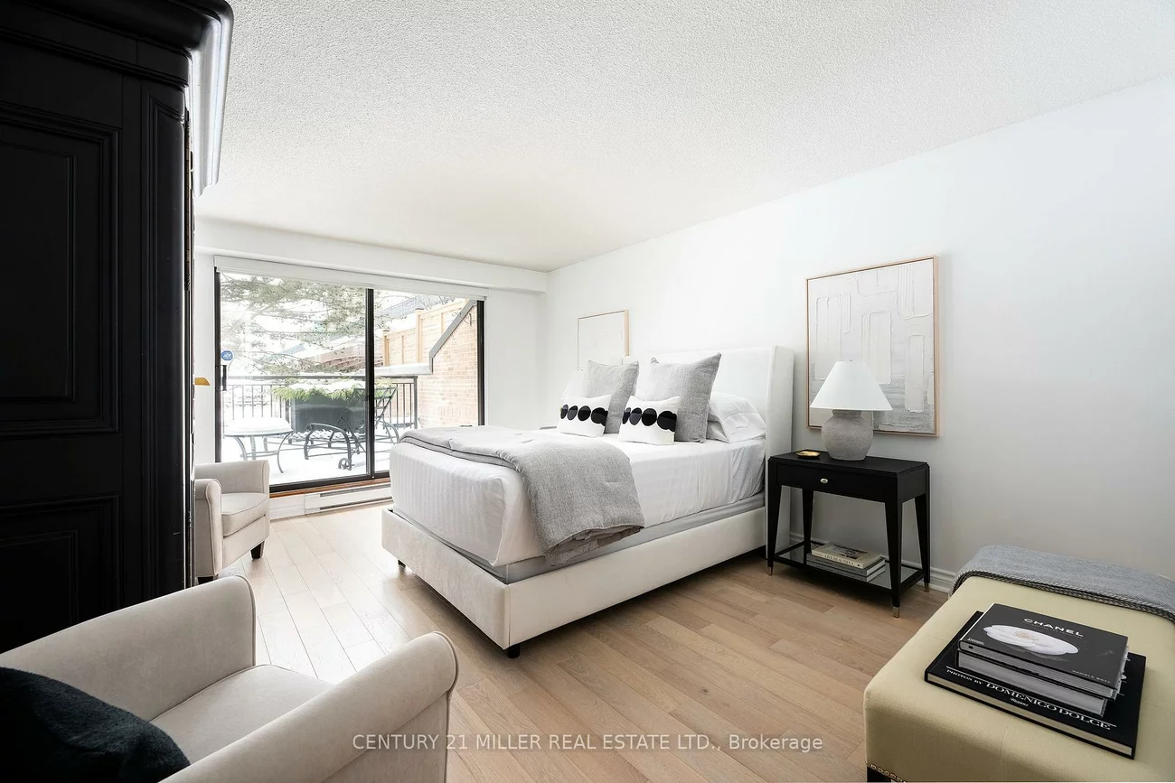 100, Lakeshore, 1013 - OO Old Oakville, Oakville