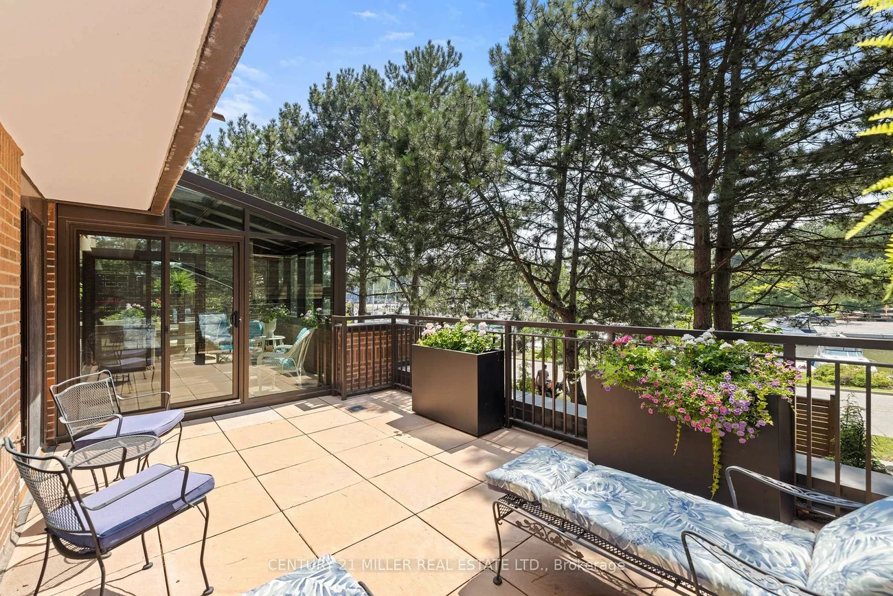 100, Lakeshore, 1013 - OO Old Oakville, Oakville