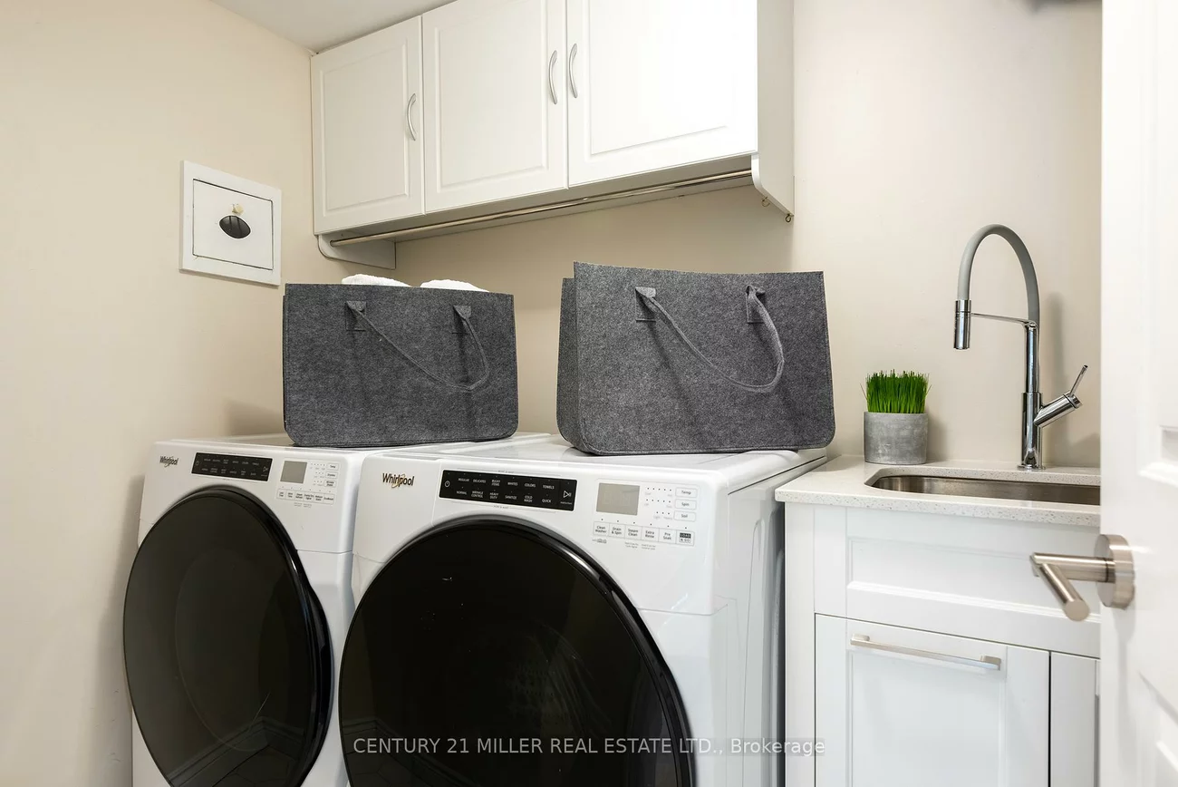 100, Lakeshore, 1013 - OO Old Oakville, Oakville