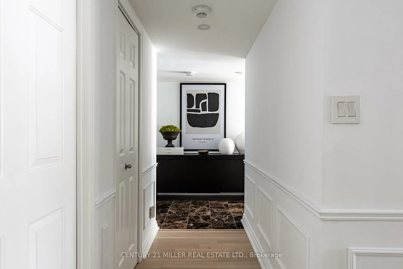 100, Lakeshore, 1013 - OO Old Oakville, Oakville