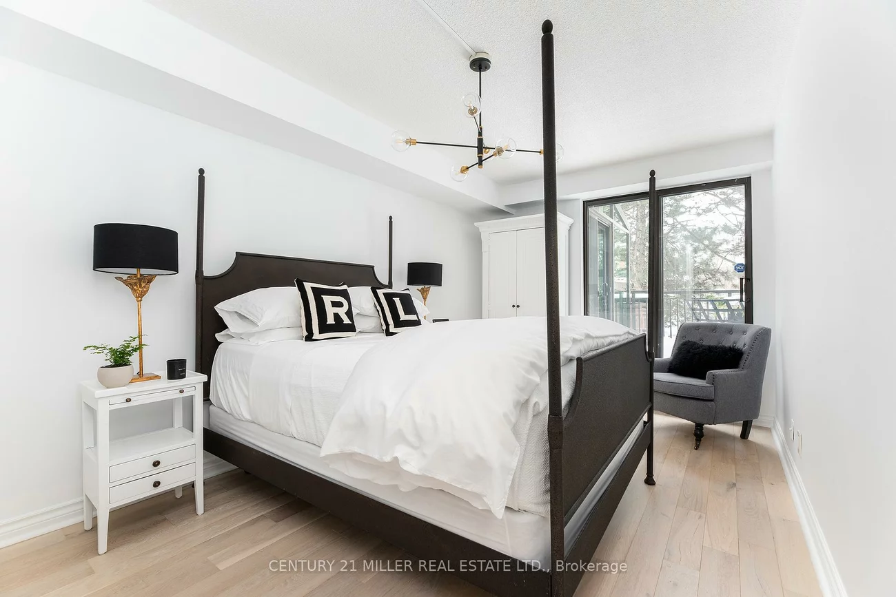 100, Lakeshore, 1013 - OO Old Oakville, Oakville