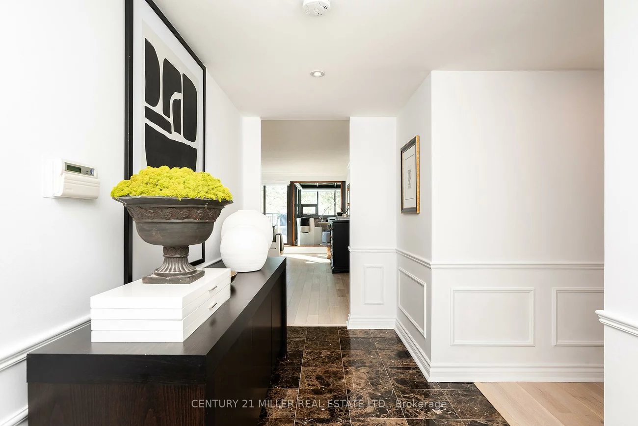 100, Lakeshore, 1013 - OO Old Oakville, Oakville