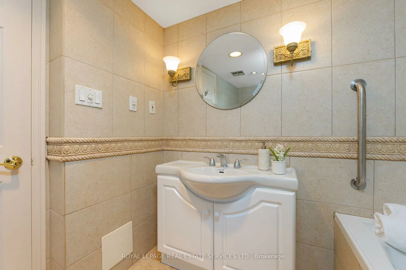 1240, Marlborough, 1003 - CP College Park, Oakville