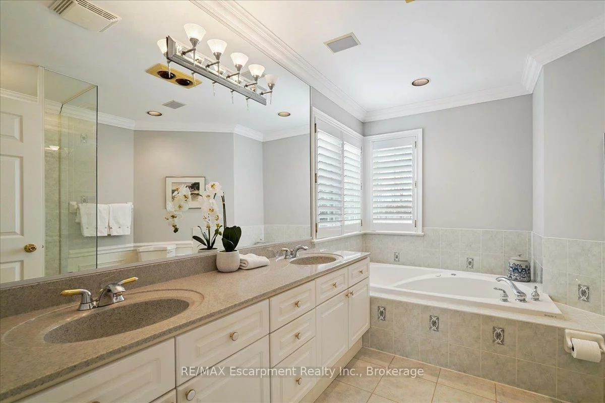 2303, Hill Ridge, 1022 - WT West Oak Trails, Oakville