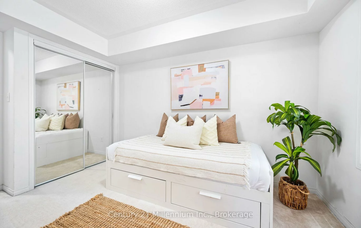 2460, Post, 1015 - RO River Oaks, Oakville