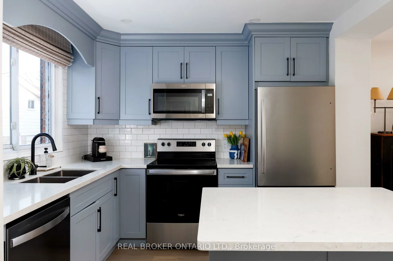 61, Sarah, 1001 - BR Bronte, Oakville