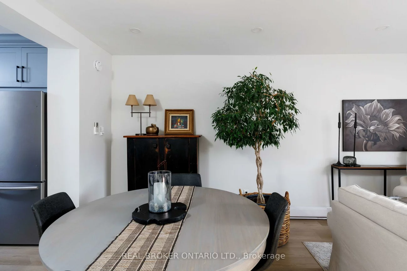 61, Sarah, 1001 - BR Bronte, Oakville