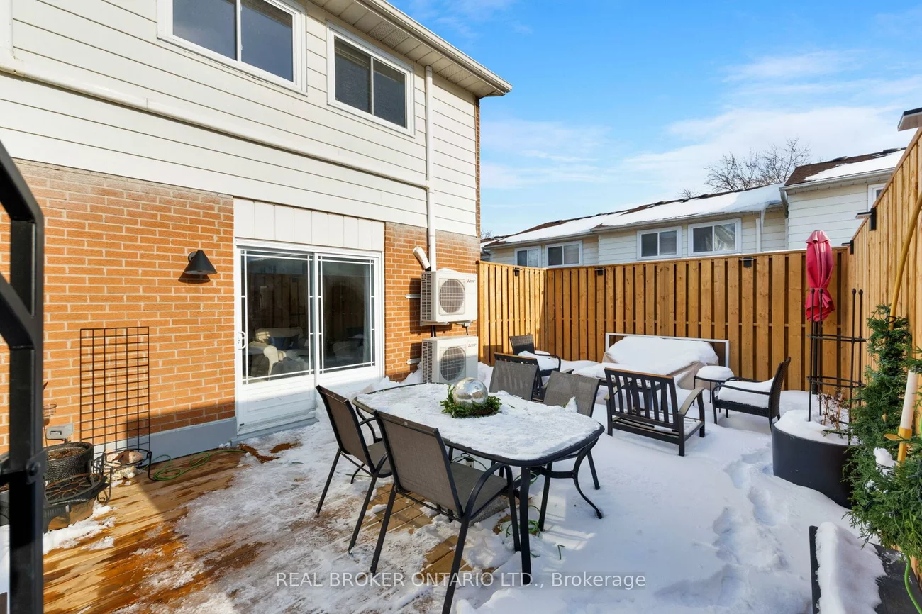 61, Sarah, 1001 - BR Bronte, Oakville