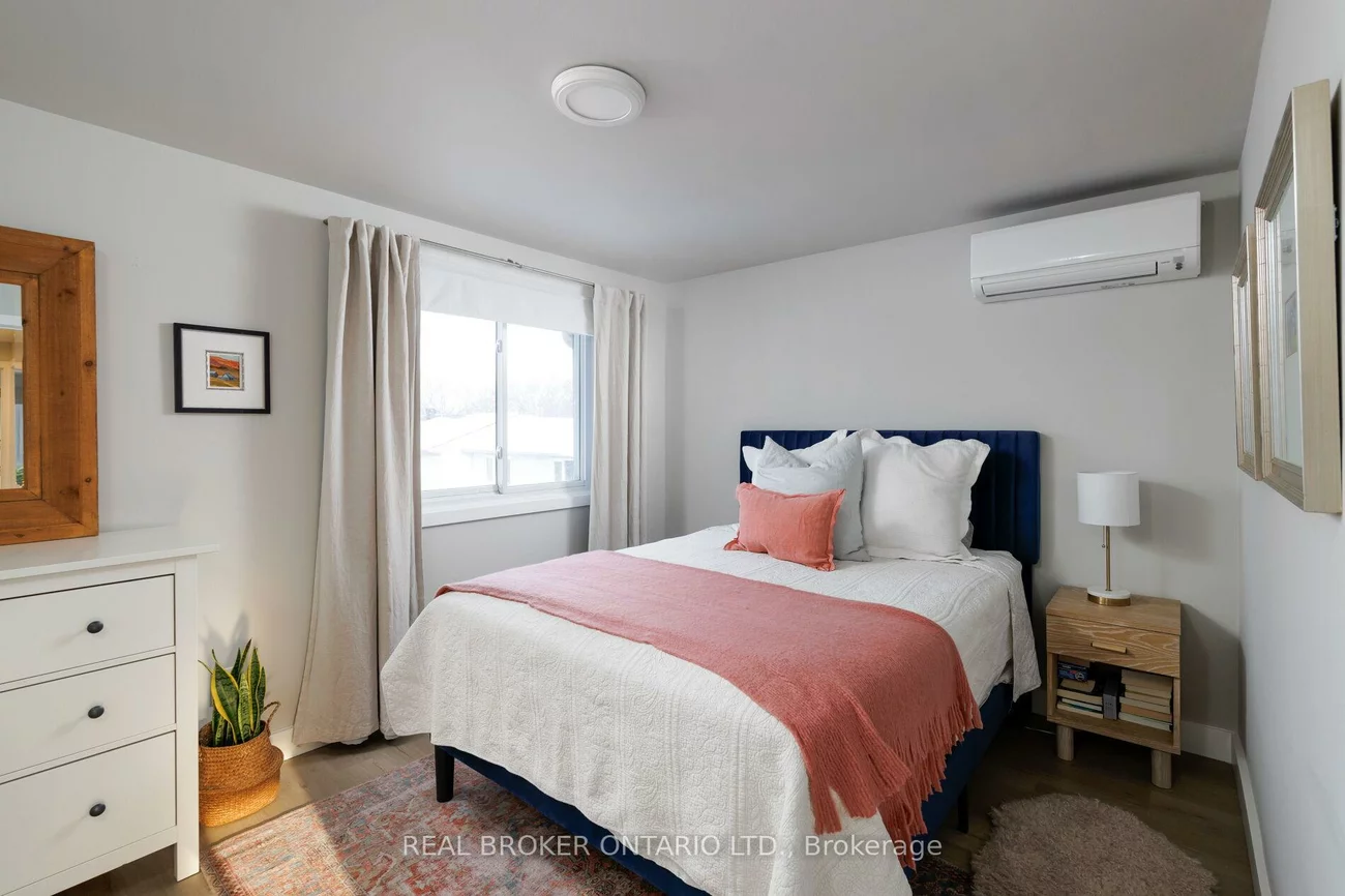 61, Sarah, 1001 - BR Bronte, Oakville