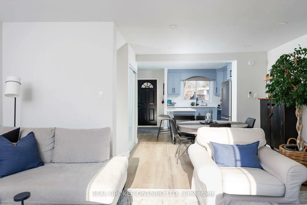 61, Sarah, 1001 - BR Bronte, Oakville