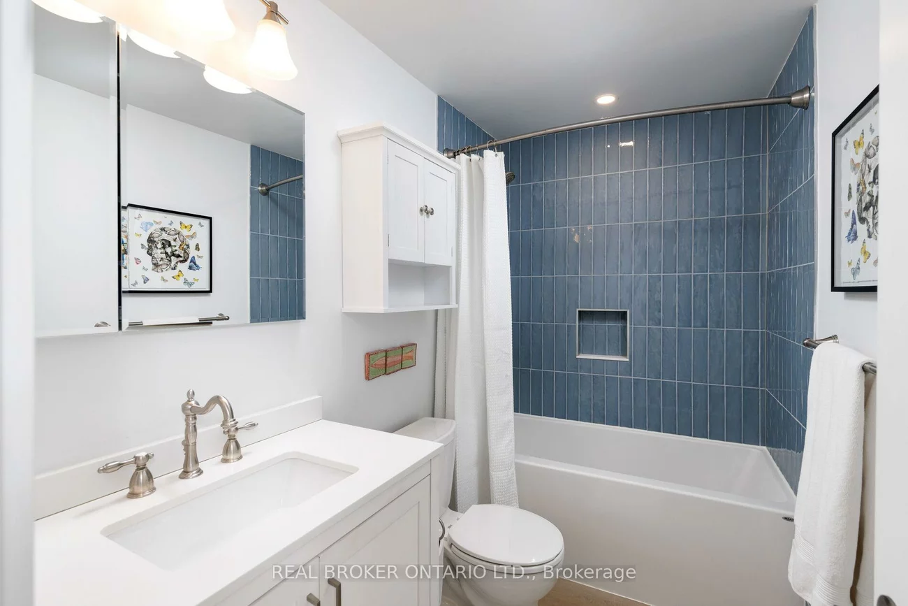 61, Sarah, 1001 - BR Bronte, Oakville