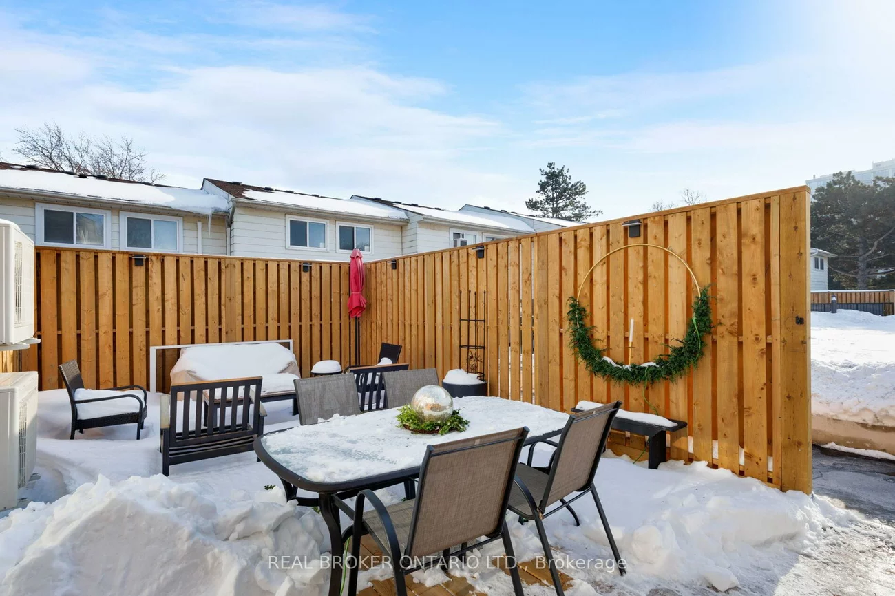 61, Sarah, 1001 - BR Bronte, Oakville