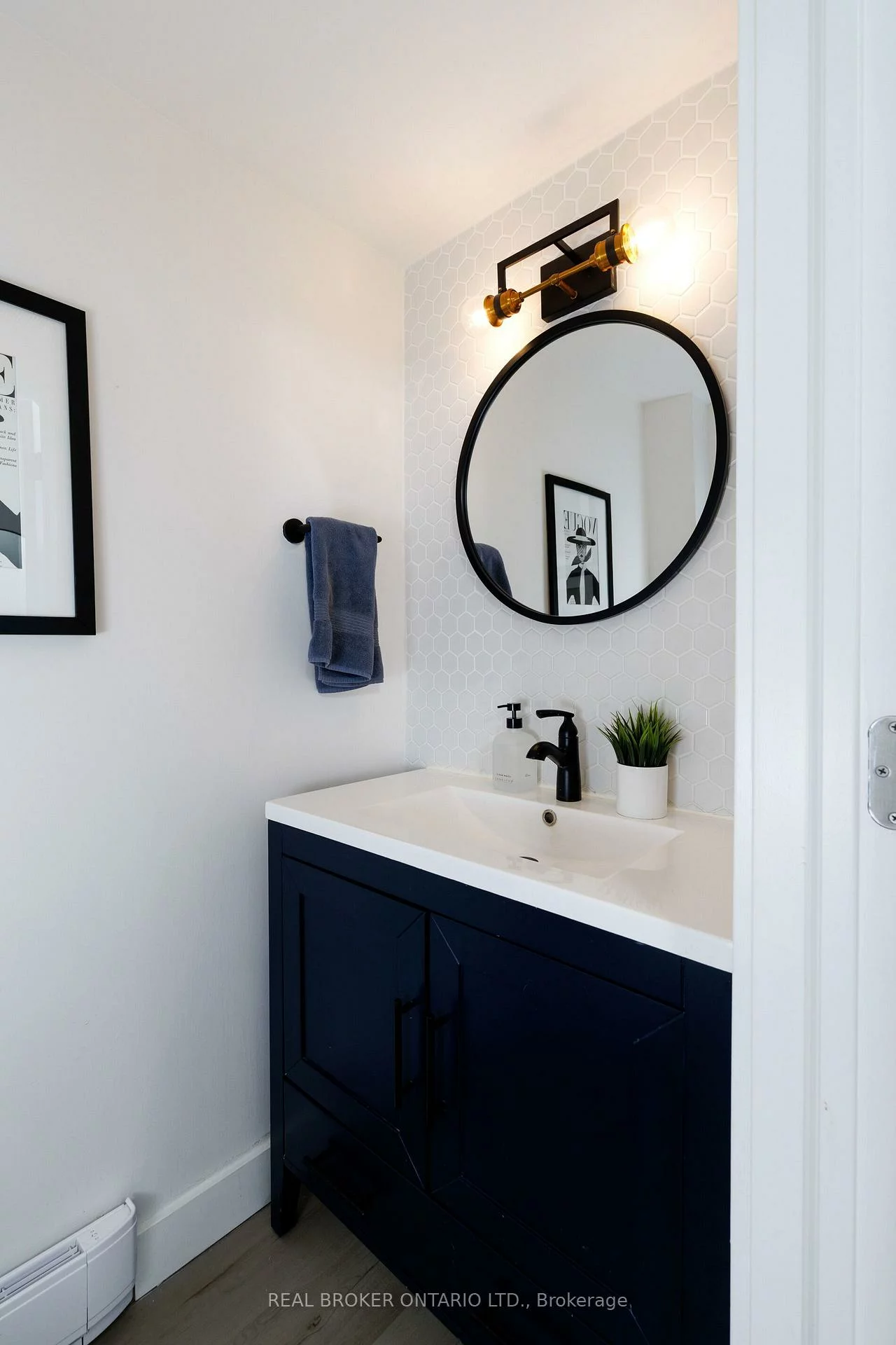 61, Sarah, 1001 - BR Bronte, Oakville