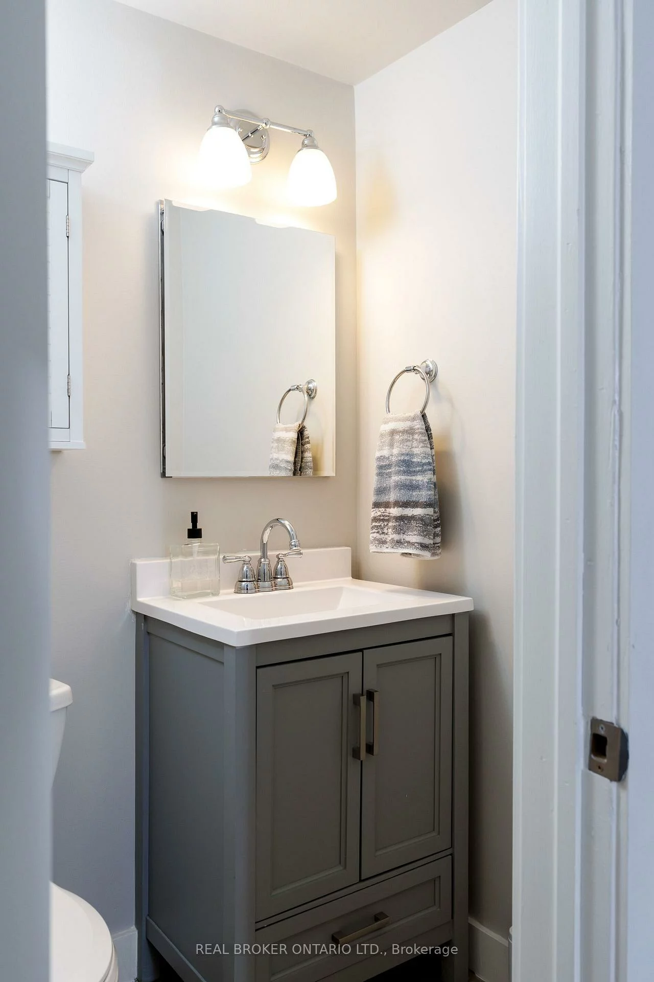 61, Sarah, 1001 - BR Bronte, Oakville