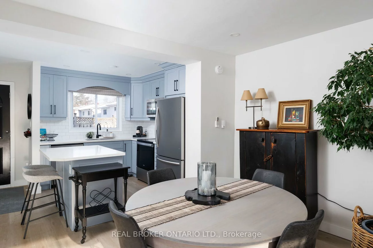 61, Sarah, 1001 - BR Bronte, Oakville