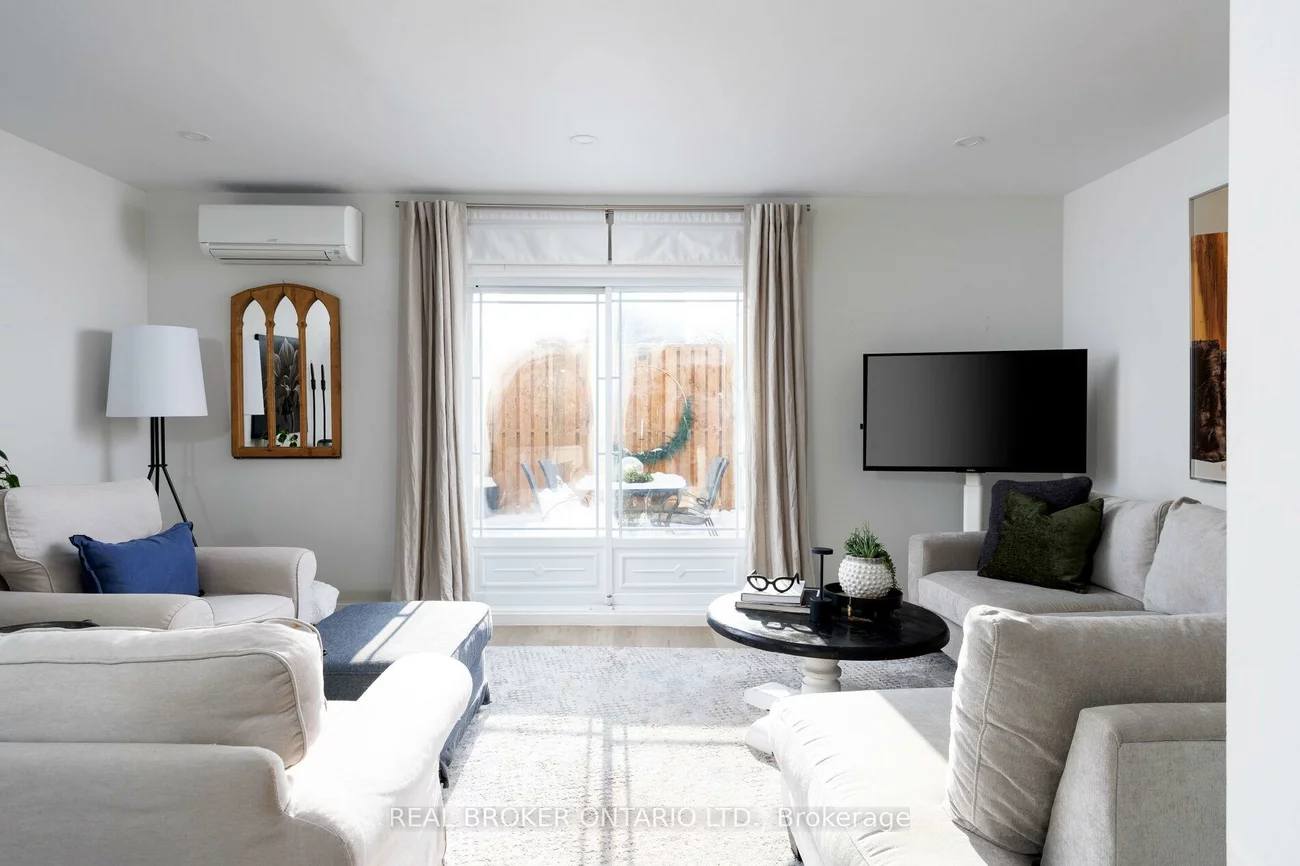 61, Sarah, 1001 - BR Bronte, Oakville
