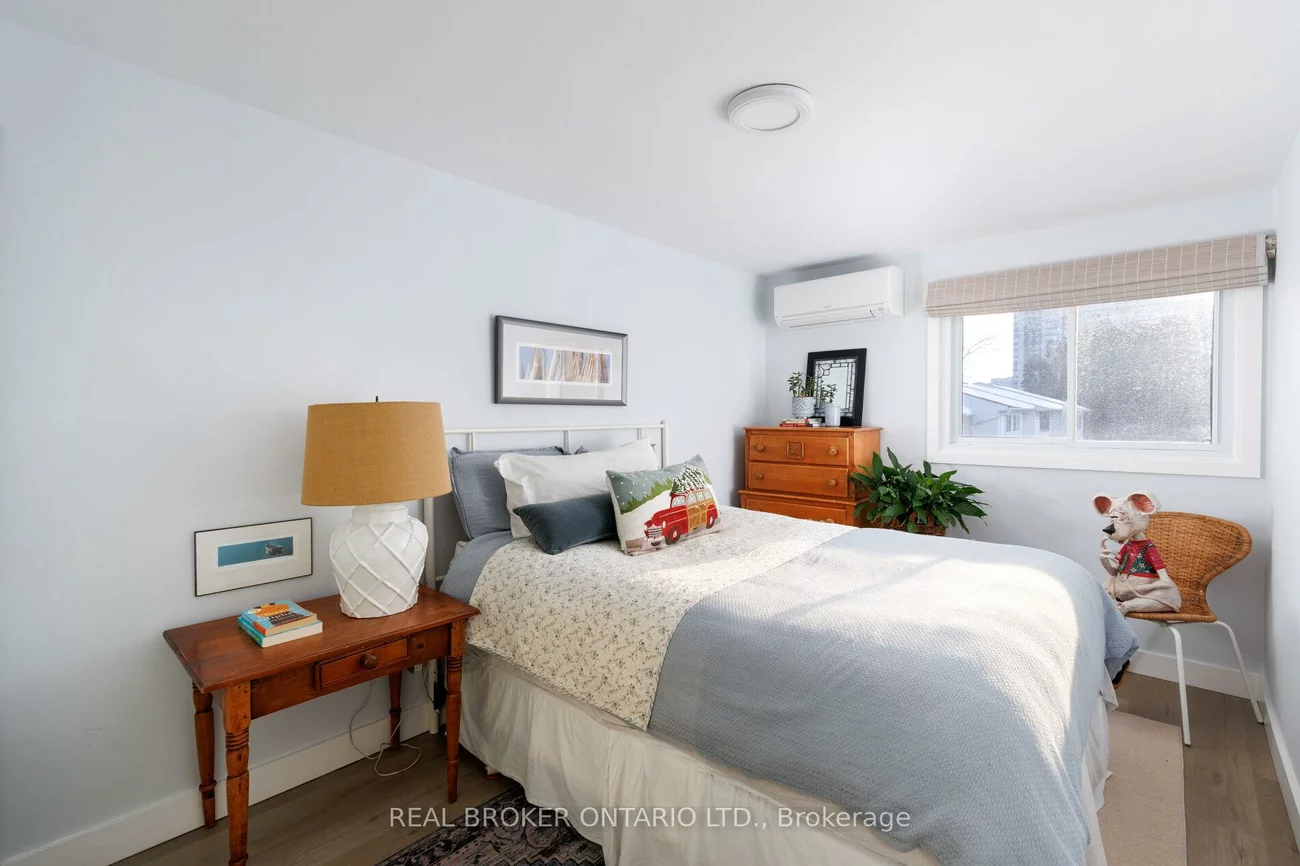 61, Sarah, 1001 - BR Bronte, Oakville