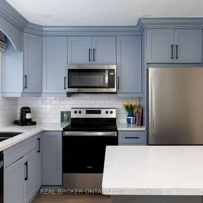 61, Sarah, 1001 - BR Bronte, Oakville