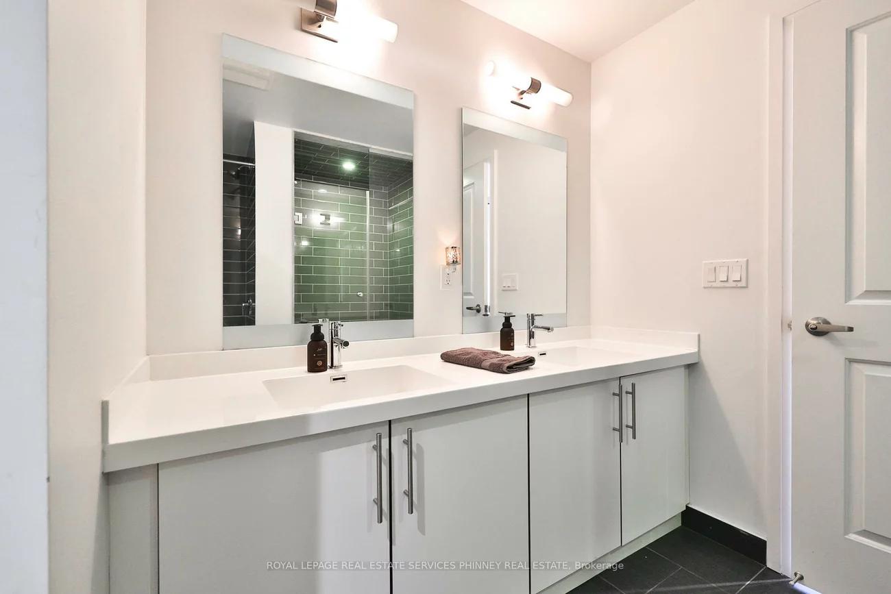 55, SPEERS, 1014 - QE Queen Elizabeth, Oakville