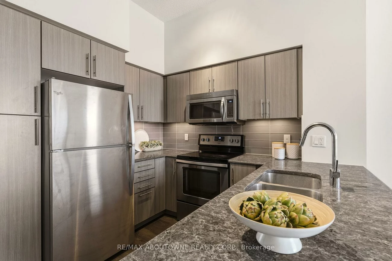 65, Speers, 1002 - CO Central, Oakville