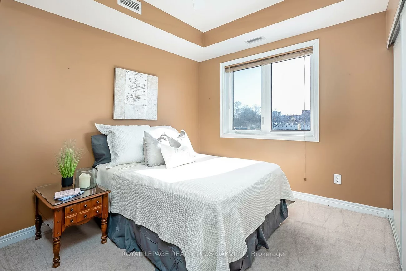 73, Washington, 1002 - CO Central, Oakville