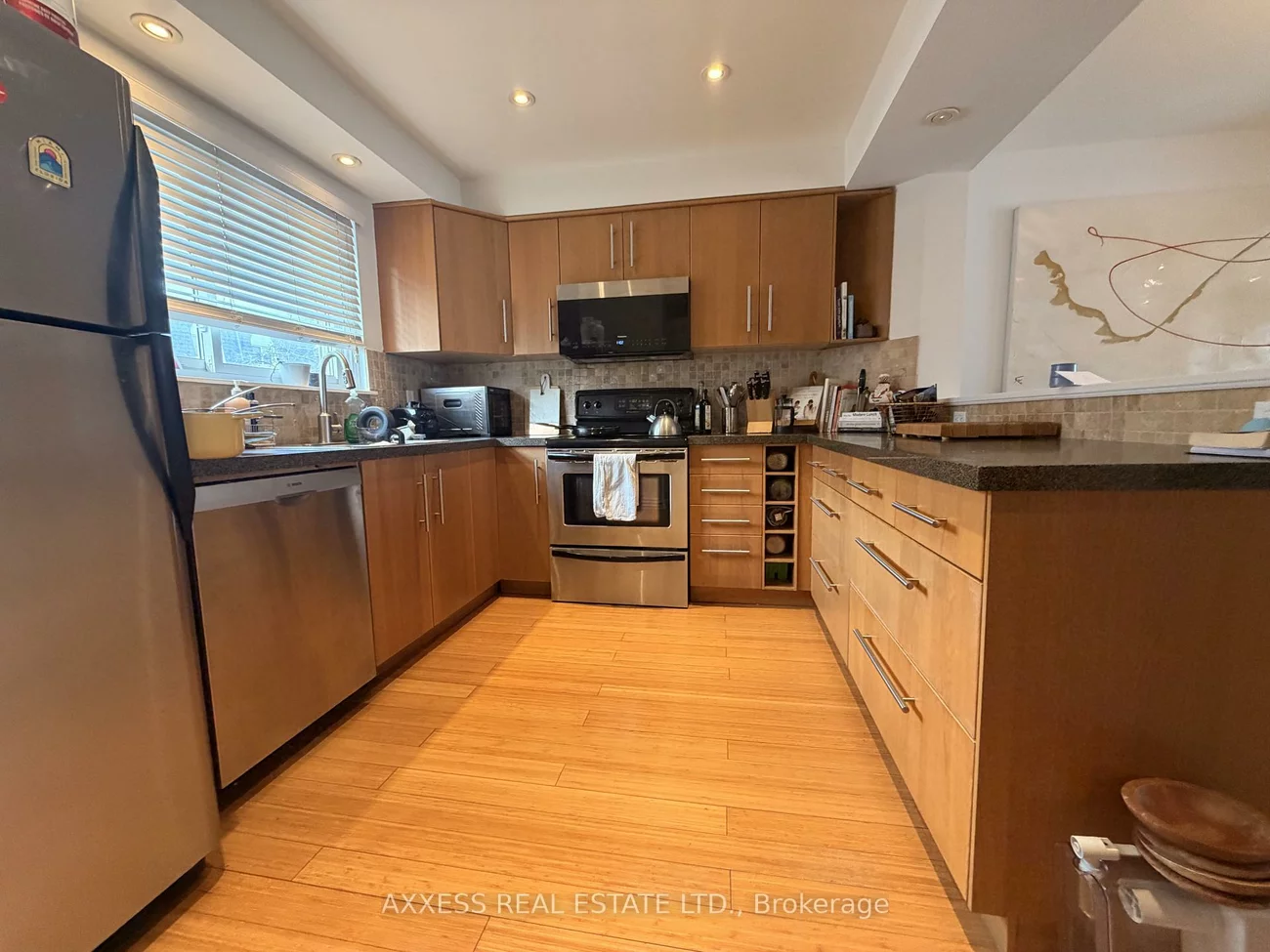 98, BROCK, 1002 - CO Central, Oakville