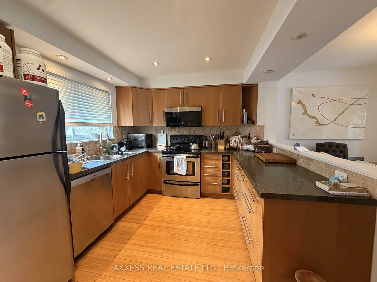 98, BROCK, 1002 - CO Central, Oakville