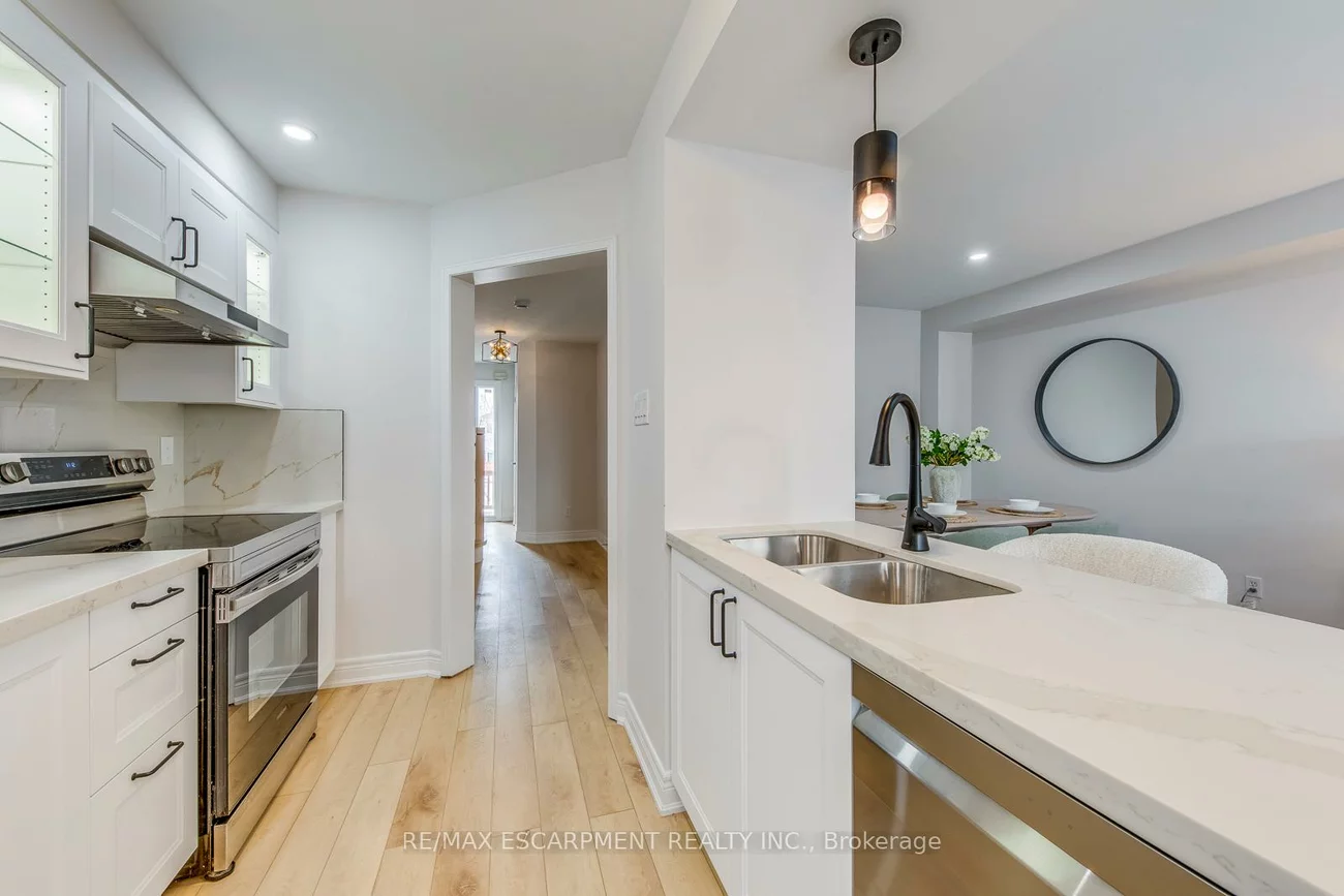 2350, Grand Ravine, 1015 - RO River Oaks, Oakville