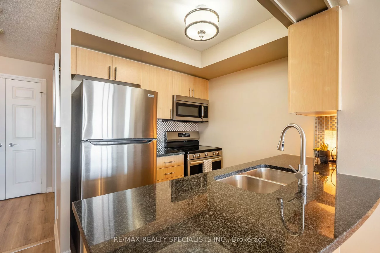 2325, Central Park, 1015 - RO River Oaks, Oakville