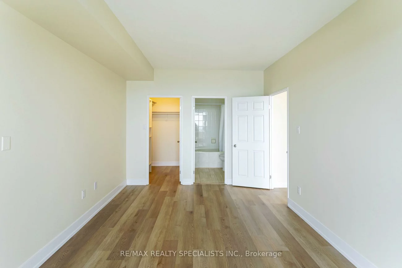 2511, Lakeshore, 1001 - BR Bronte, Oakville