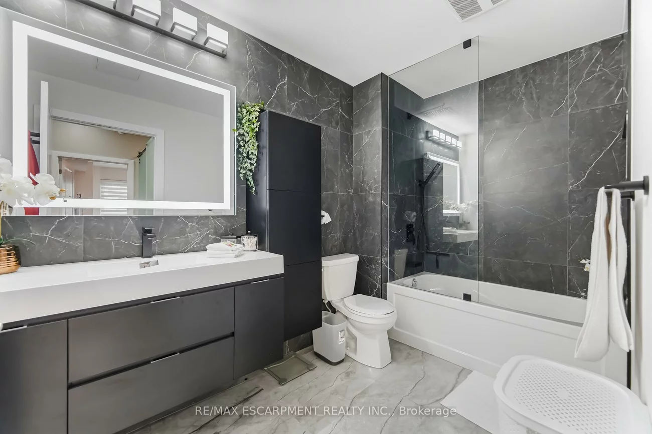 150, Oak Park, 1015 - RO River Oaks, Oakville