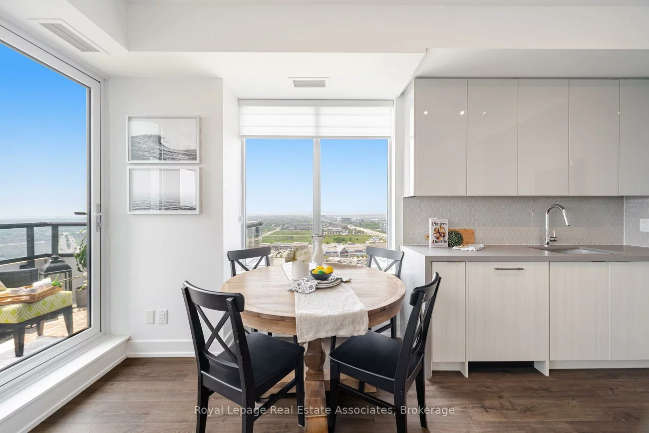 297, Oak Walk, 1015 - RO River Oaks, Oakville