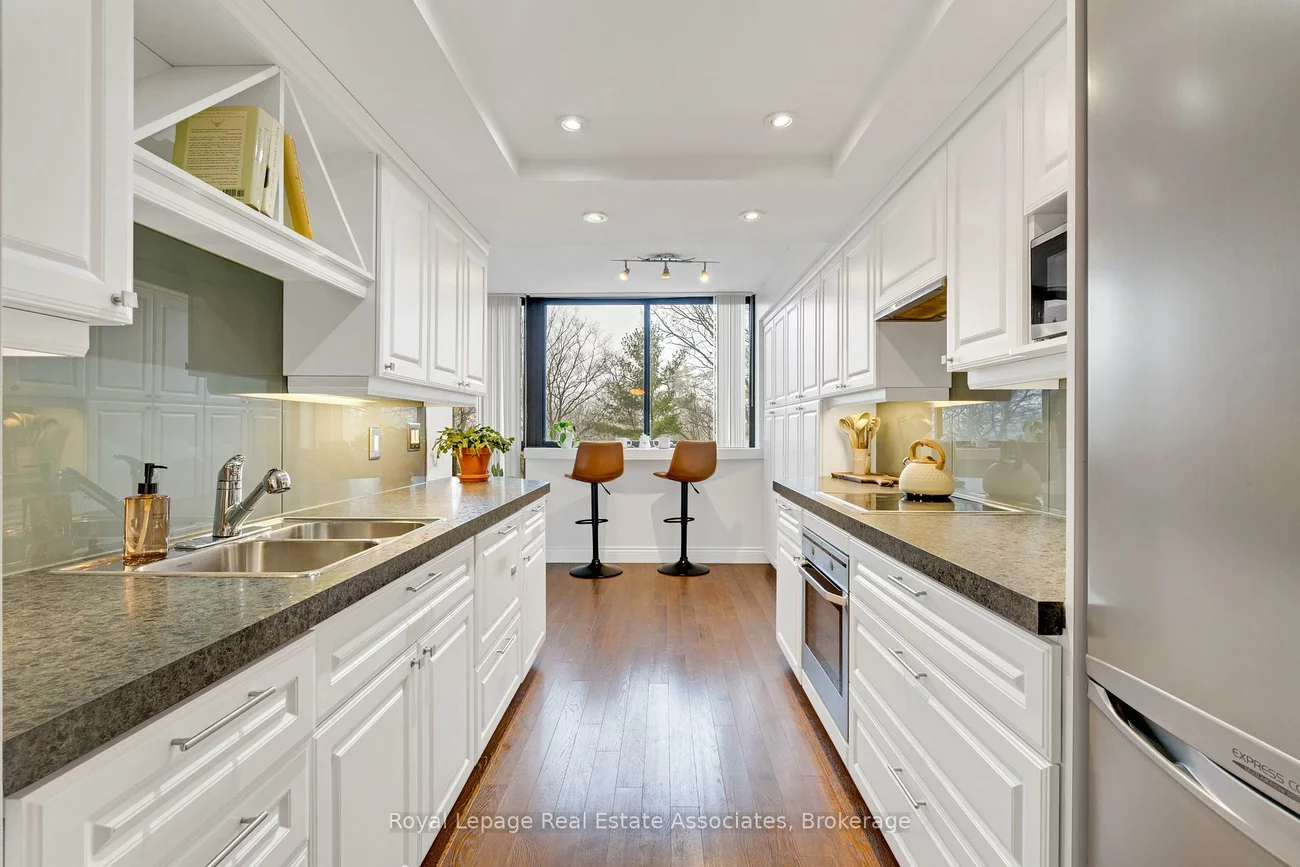 1240, Marlborough, 1003 - CP College Park, Oakville