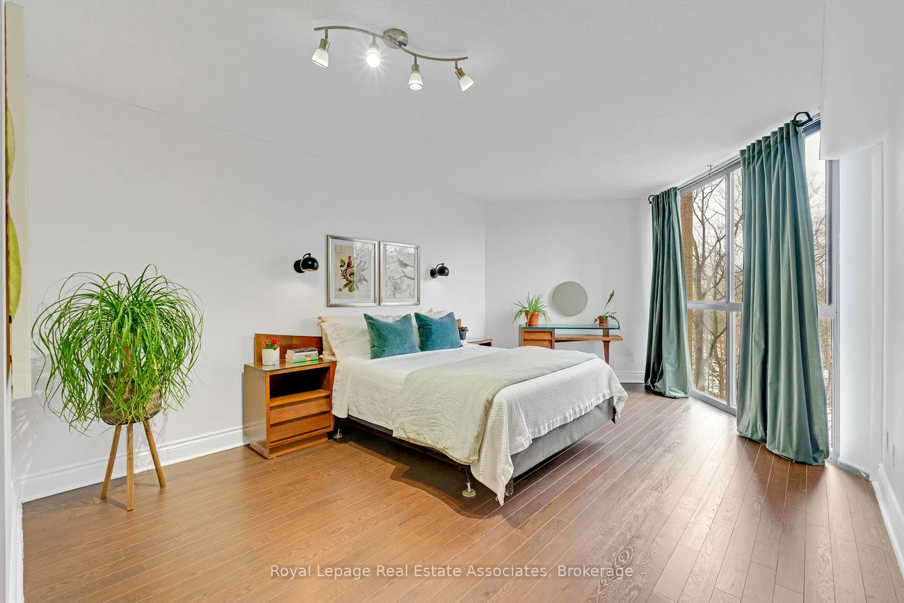 1240, Marlborough, 1003 - CP College Park, Oakville