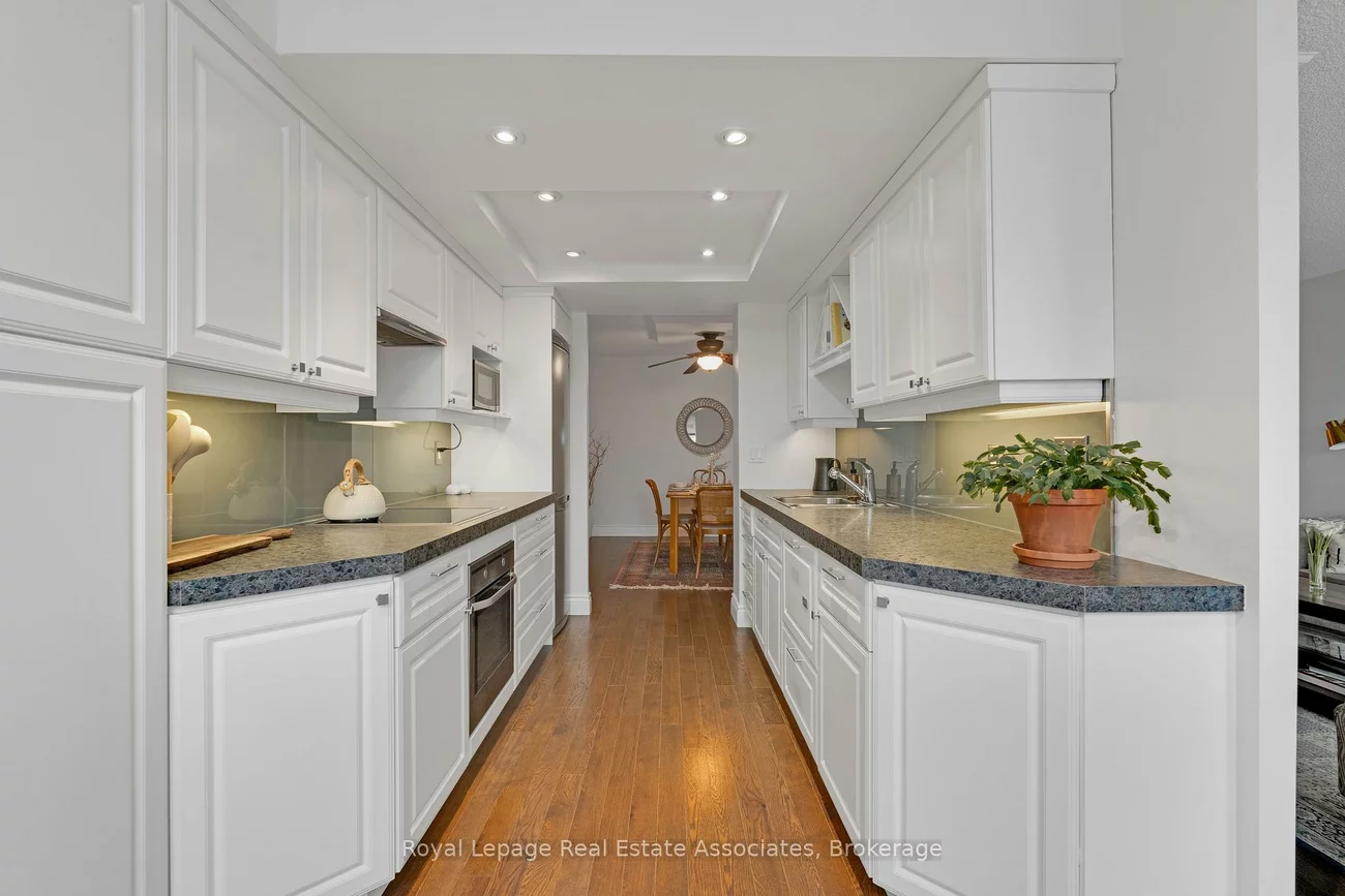 1240, Marlborough, 1003 - CP College Park, Oakville