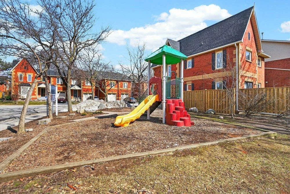 2004, Glenada, 1018 - WC Wedgewood Creek, Oakville