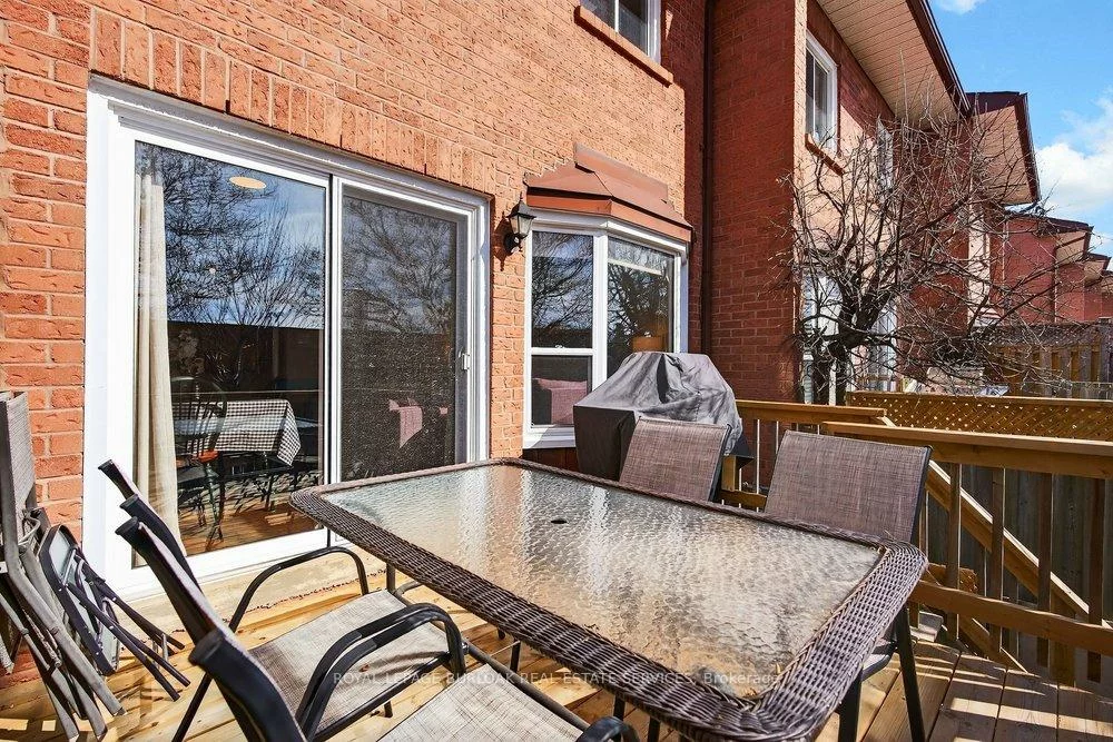 2004, Glenada, 1018 - WC Wedgewood Creek, Oakville