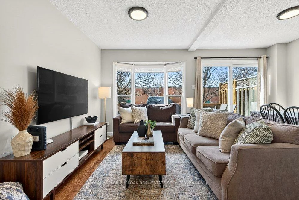 2004, Glenada, 1018 - WC Wedgewood Creek, Oakville