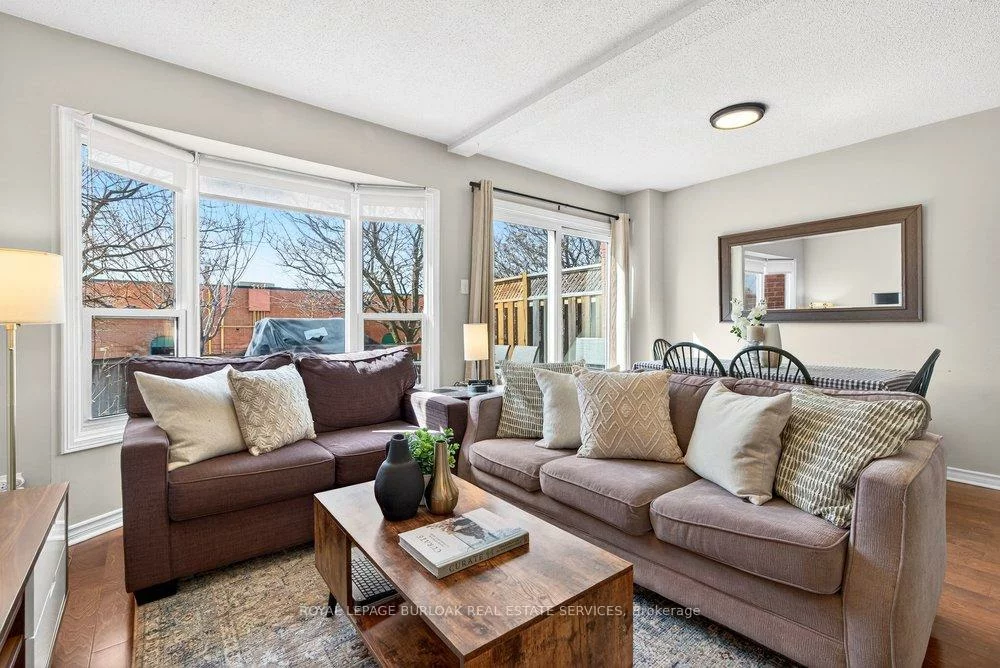 2004, Glenada, 1018 - WC Wedgewood Creek, Oakville