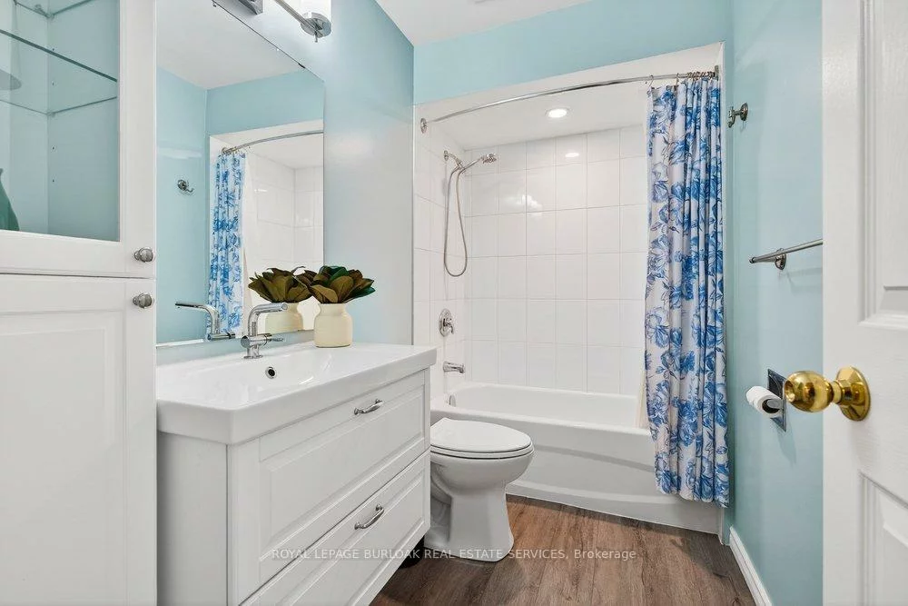 2004, Glenada, 1018 - WC Wedgewood Creek, Oakville