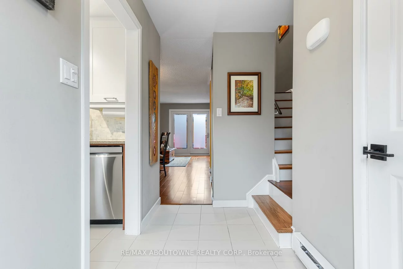 71, Sarah, 1001 - BR Bronte, Oakville