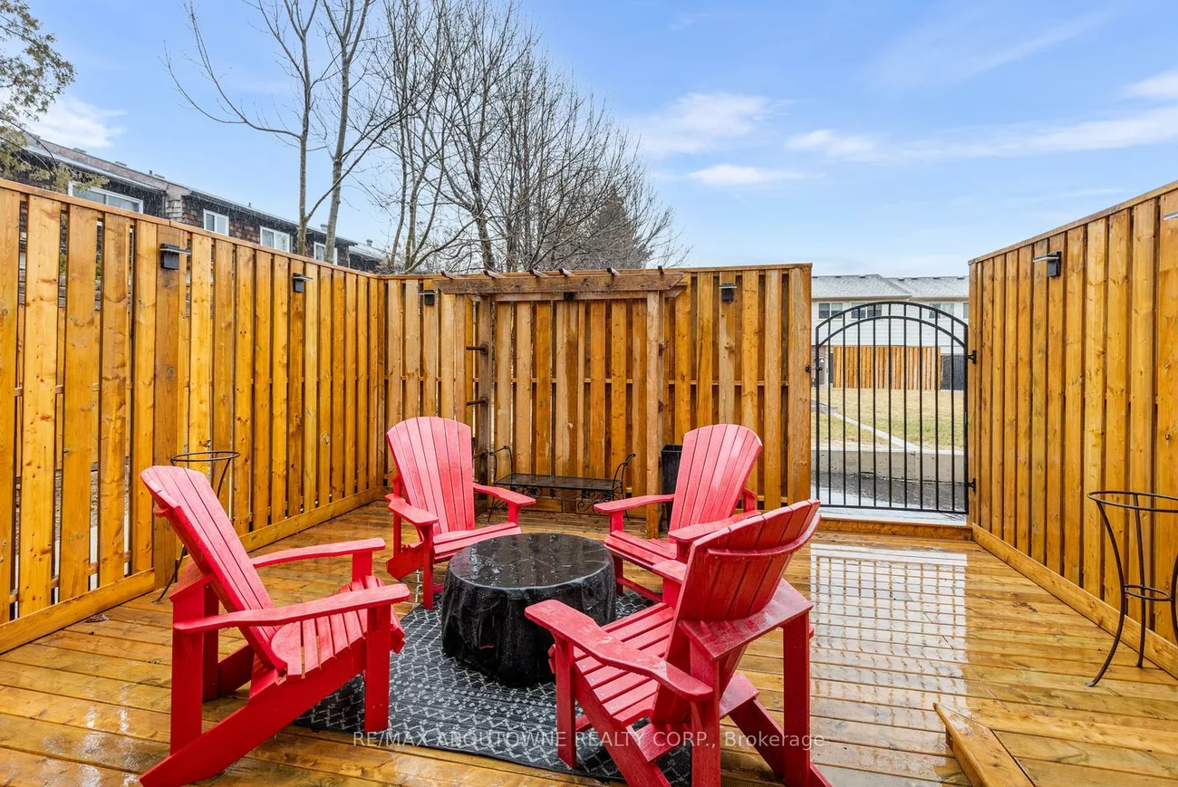 71, Sarah, 1001 - BR Bronte, Oakville