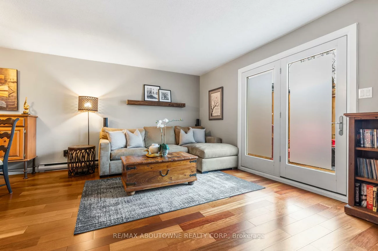 71, Sarah, 1001 - BR Bronte, Oakville