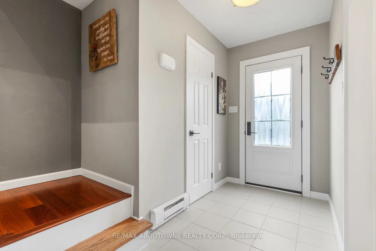 71, Sarah, 1001 - BR Bronte, Oakville
