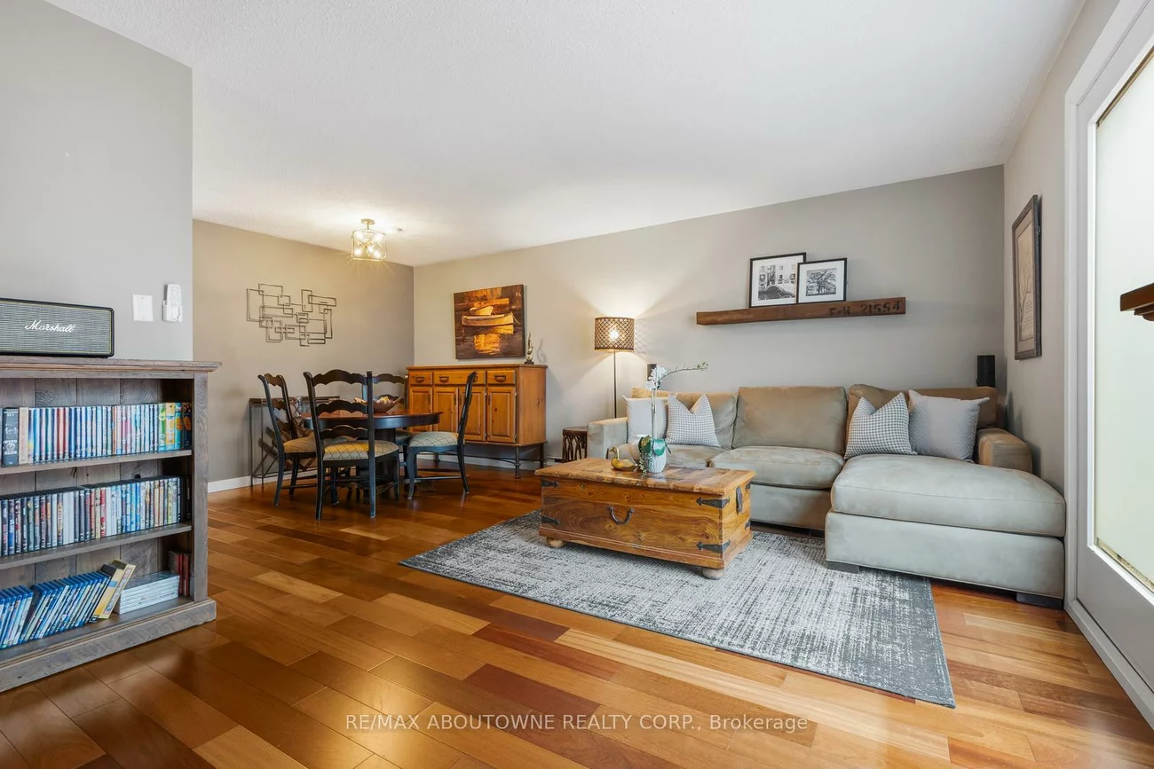71, Sarah, 1001 - BR Bronte, Oakville