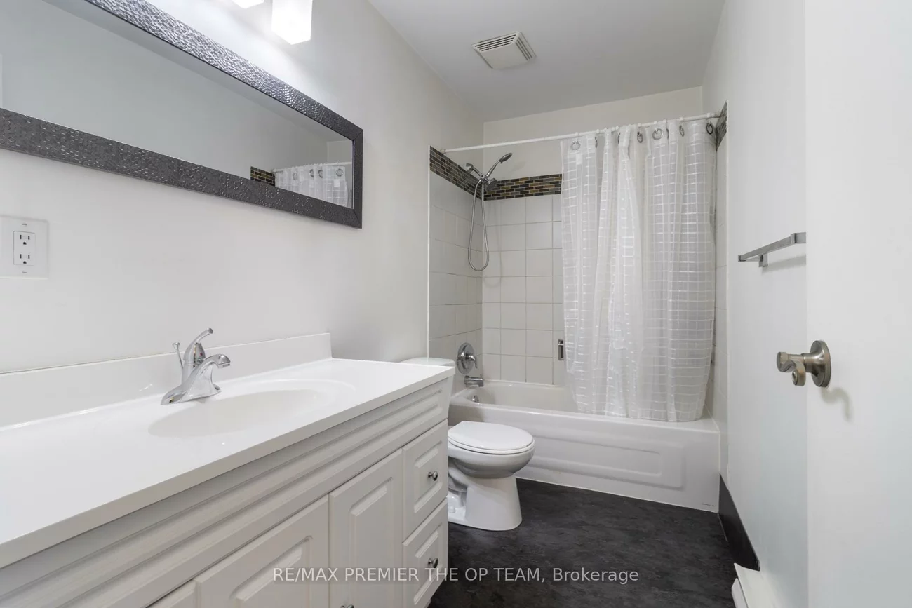 1016, Falgarwood, 1005 - FA Falgarwood, Oakville